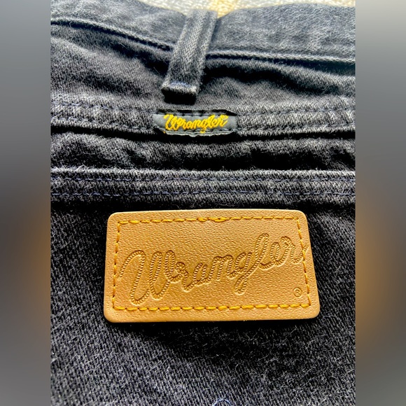 Men’s Wrangler Relaxed Fit Boot Cut Black Jeans Size 33 x 32 - Picture 2 of 5